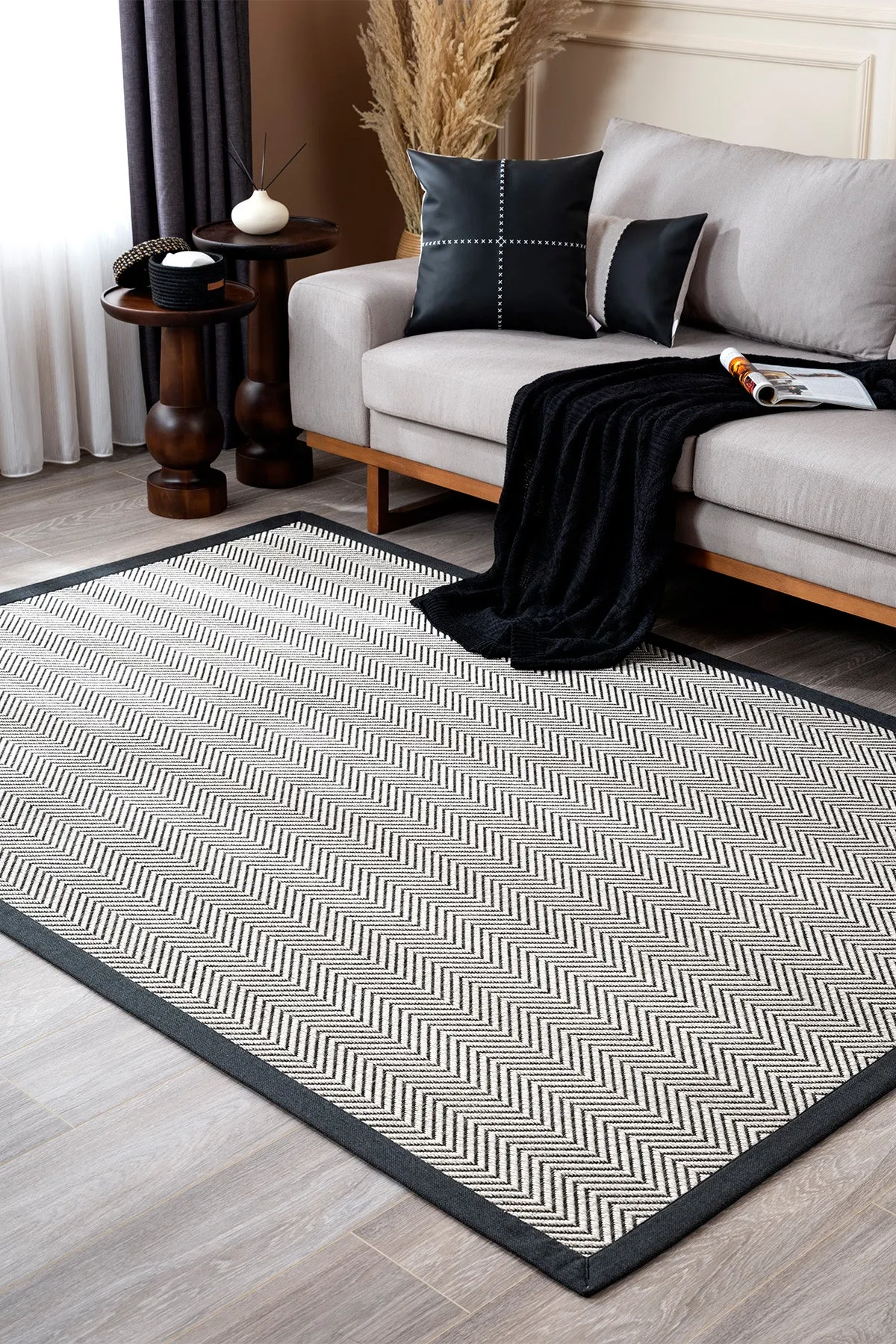 Sahara Border Black Border Rug