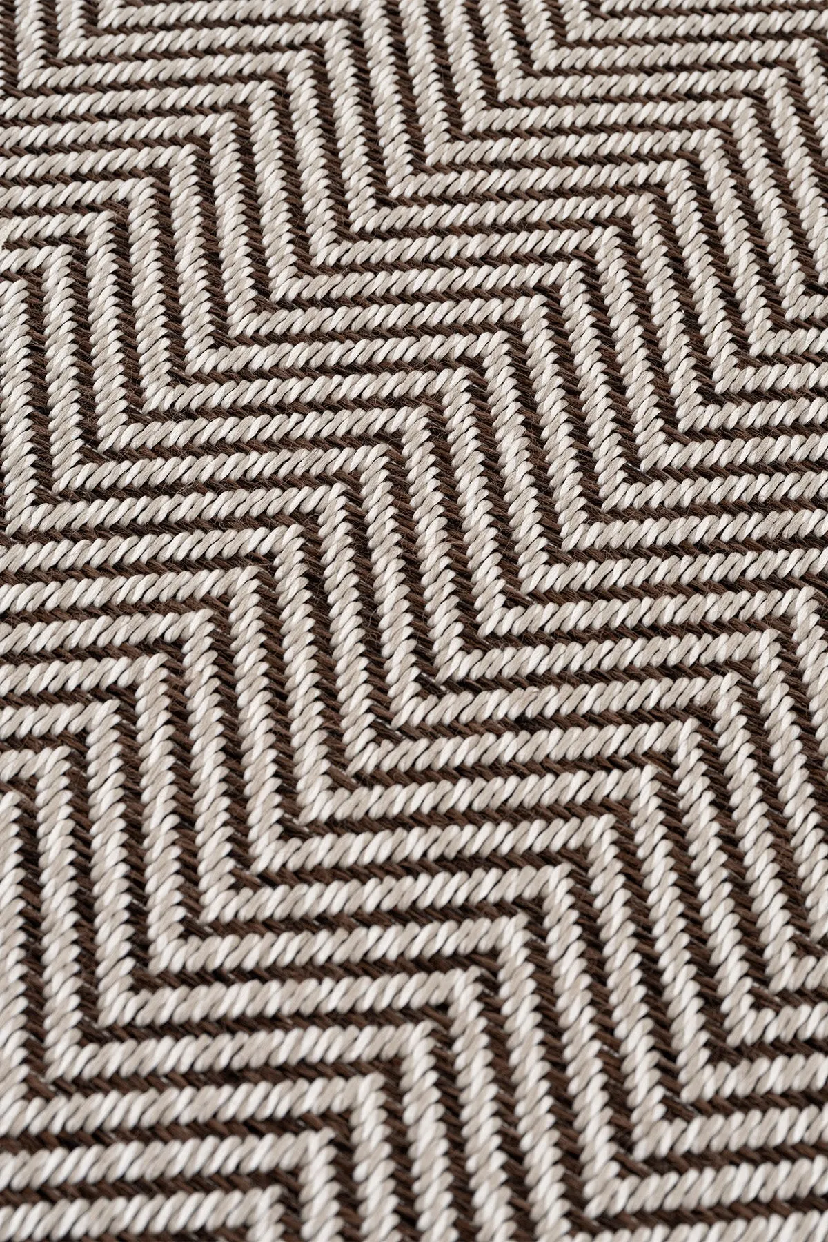 Sisal rug with minimalist design.