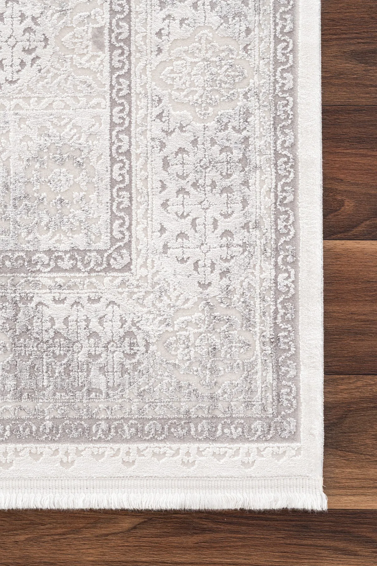 Carpet woven with natural fibers