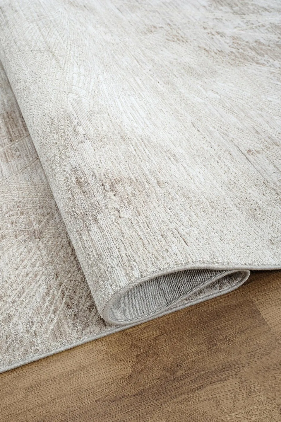 Elegant Self-Fringed Detail